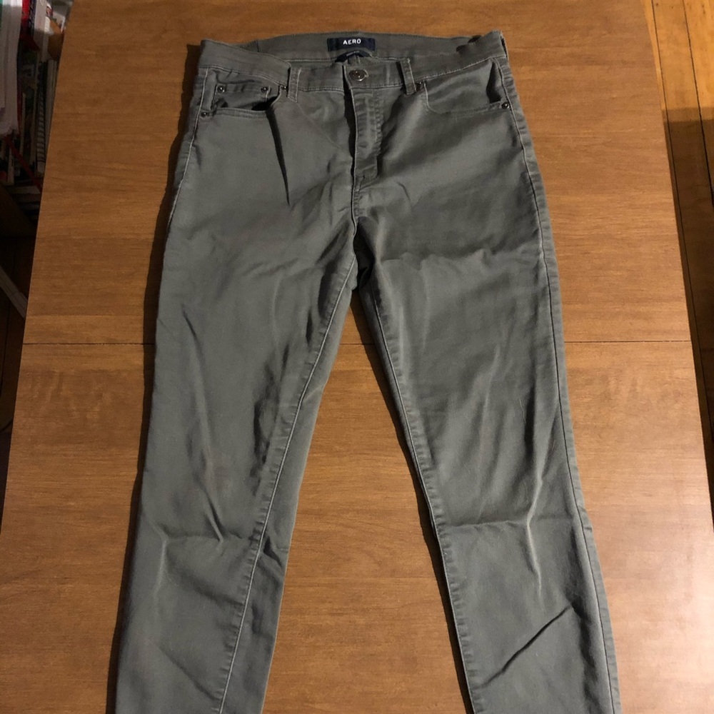 Cute, stretchy, and comfy green skinny jeans by Aeropostale